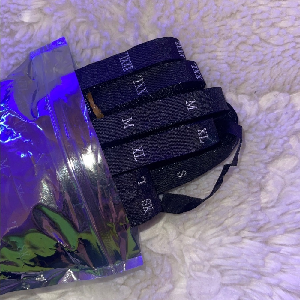 Size ribbon for clothing In black NWOT
